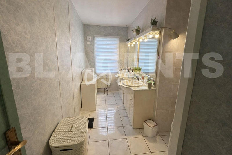 Maison - 180 m² - 7 pièces