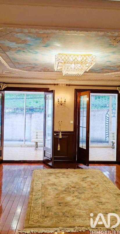 Maison - 300 m² - 12 pièces