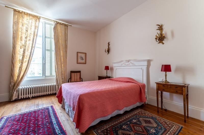 Maison - 346 m² - 10 pièces