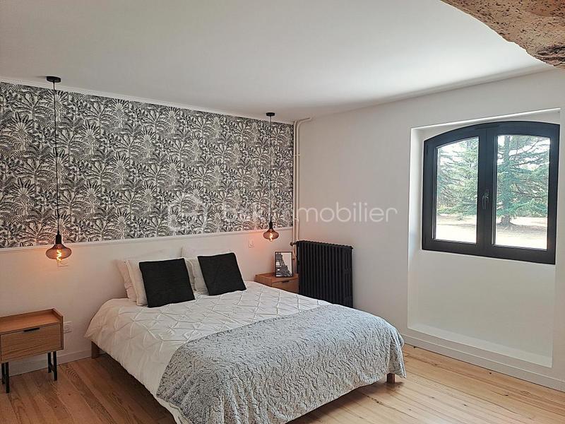 Propriété - 310 m² - 9 pièces