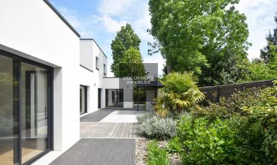 Villa - 180 m² - 8 pièces