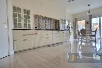 Maison - 257 m² - 6 pièces