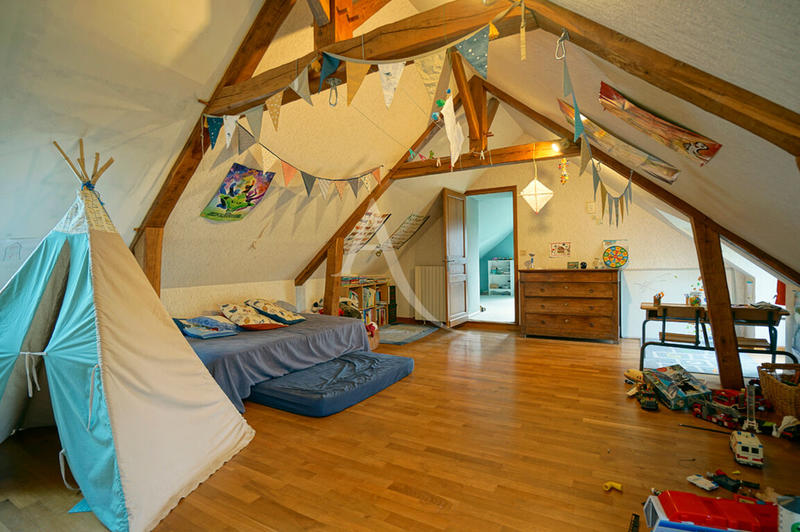 Maison - 216 m² - 7 pièces