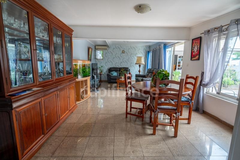 Villa - 257 m² - 10 pièces