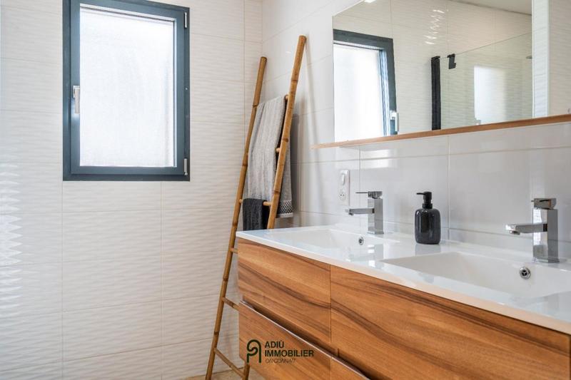 Maison - 220 m² - 5 pièces