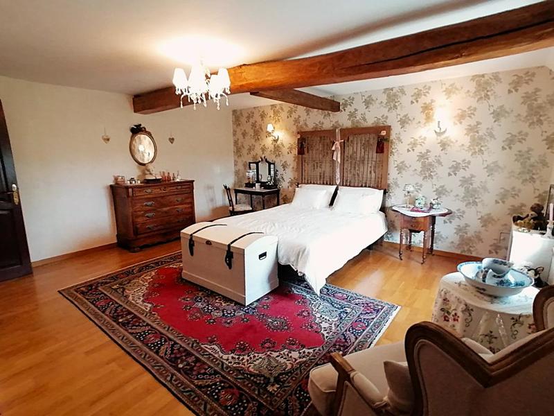 Maison - 290 m² - 8 pièces