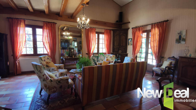 Maison - 217 m² - 6 pièces