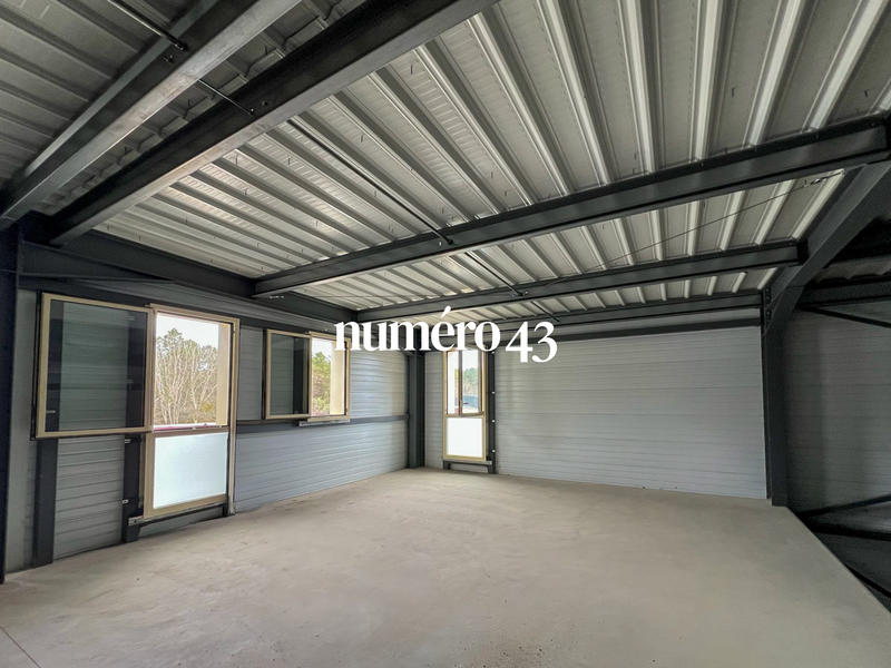 Local d'activités - 156 m²