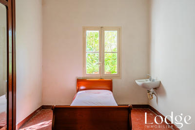 Maison - 220 m² - 10 pièces