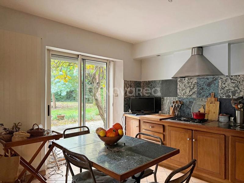 Maison - 215 m² - 9 pièces