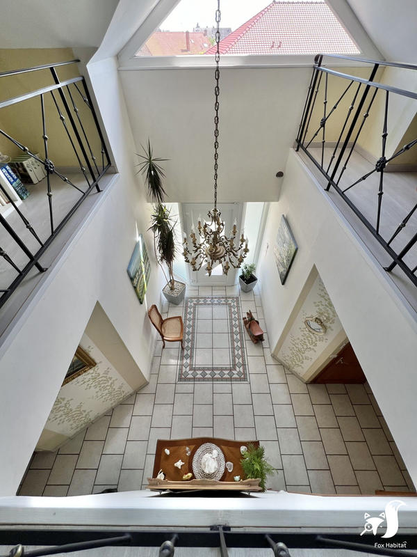 Maison - 380 m² - 12 pièces