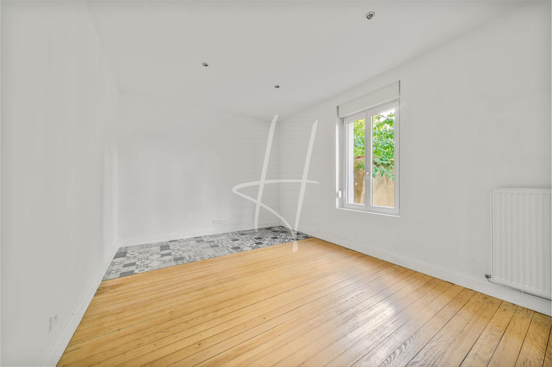 Maison - 220 m² - 9 pièces