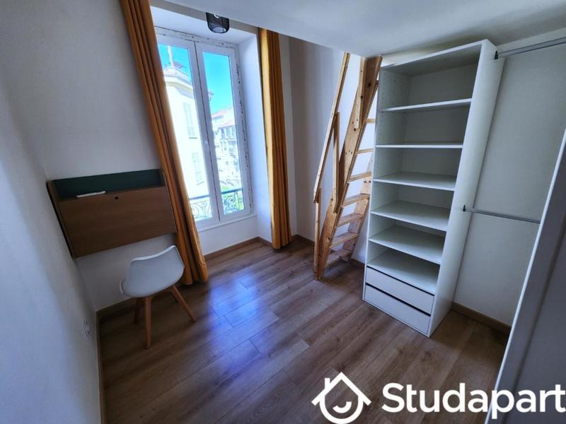 Chambre - 10 m² - 1 pièce