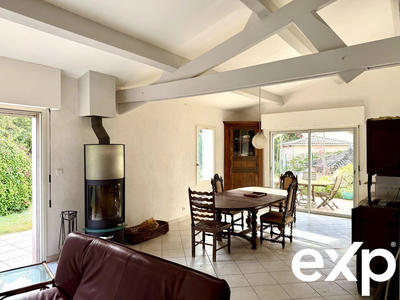 Maison - 230 m² - 8 pièces