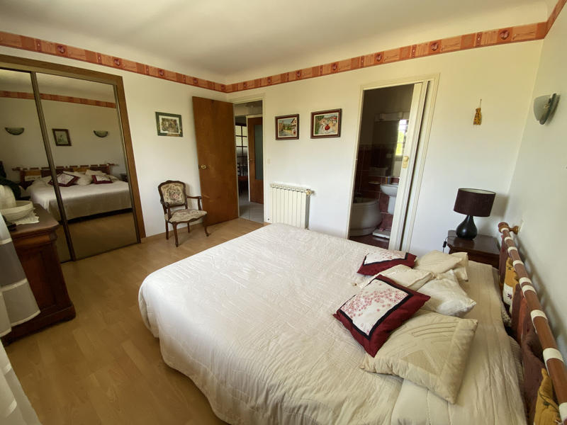 Maison - 220 m² - 10 pièces