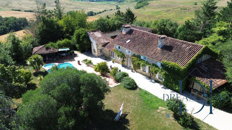 Maison - 308 m² - 5 pièces