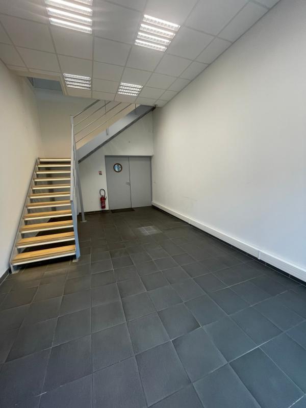 Local commercial - 679 m²