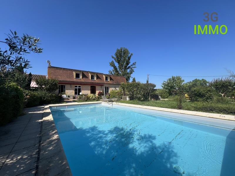 Maison - 375 m² - 10 pièces