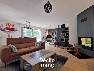 Maison - 212 m² - 7 pièces