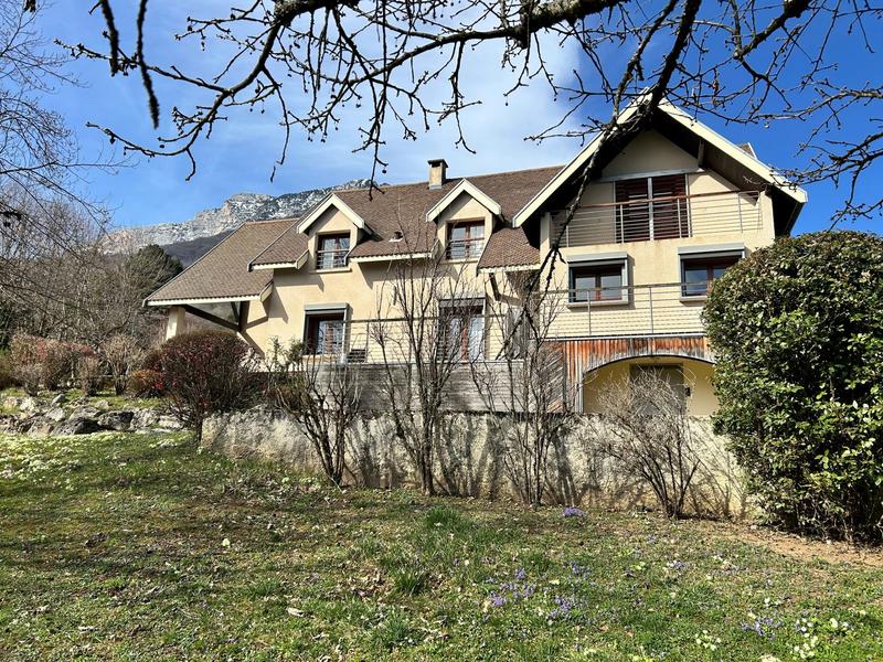 Maison - 200 m² - 6 pièces