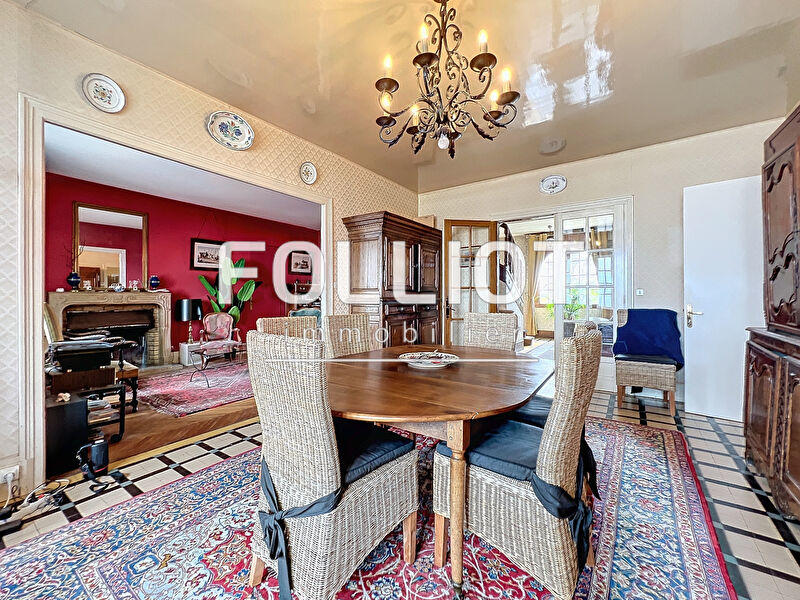 Maison - 235 m² - 10 pièces