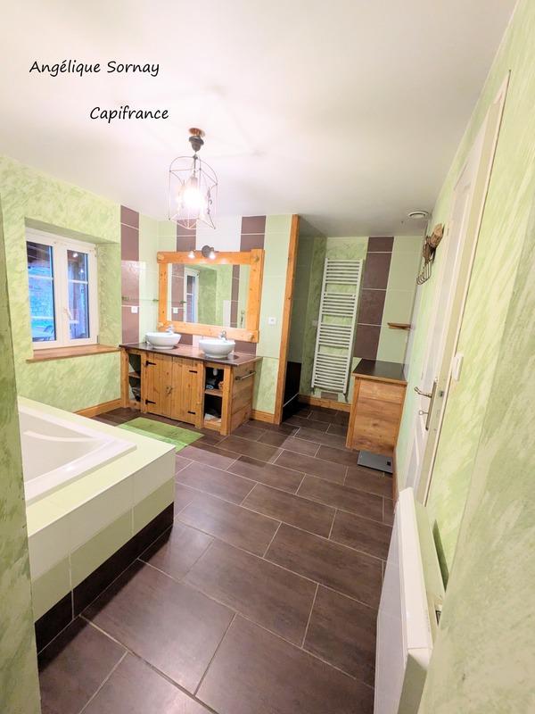 Maison - 222 m² - 8 pièces