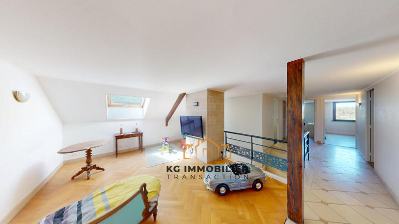 Maison - 370 m² - 15 pièces