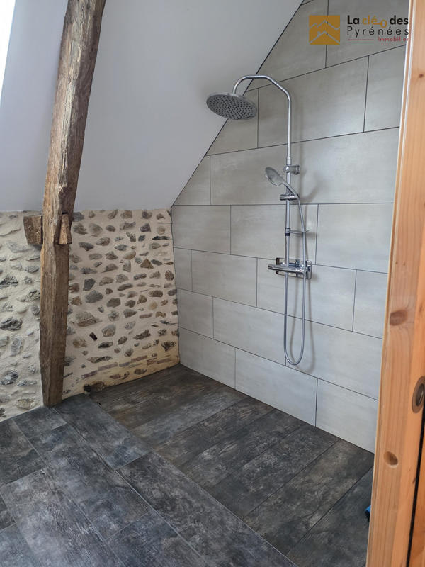 Maison traditionnelle - 310 m² - 10 pièces