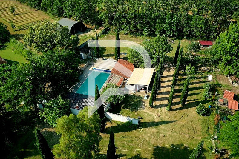 Maison - 231 m² - 11 pièces