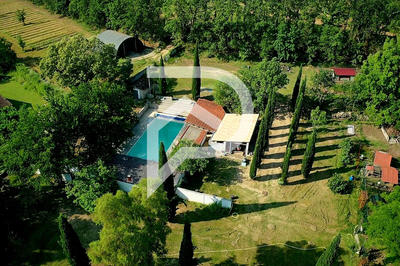 Maison - 231 m² - 11 pièces