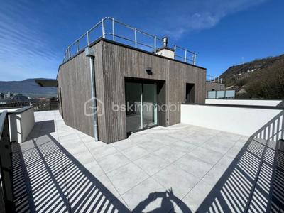 Appartement - 94 m² - 7 pièces