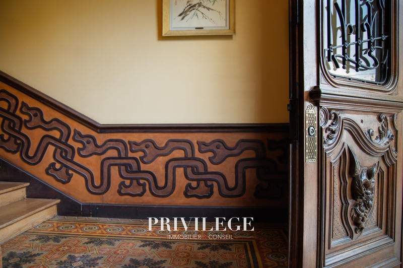 Propriété - 824 m² - 11 pièces