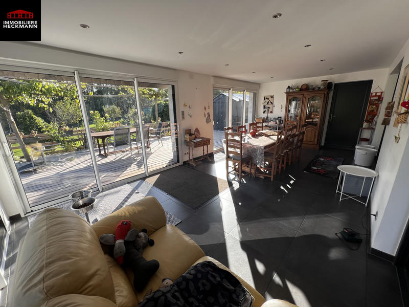 Maison - 234 m² - 7 pièces