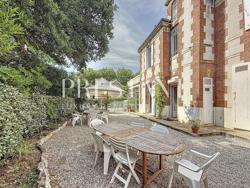 Maison - 204 m² - 8 pièces