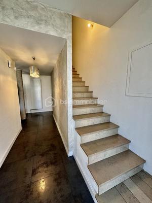 Maison traditionnelle - 260 m² - 10 pièces
