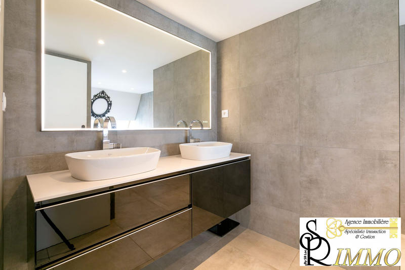 Appartement - 160 m² - 5 pièces