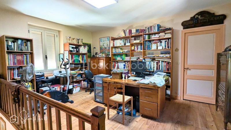 Maison - 313 m² - 10 pièces