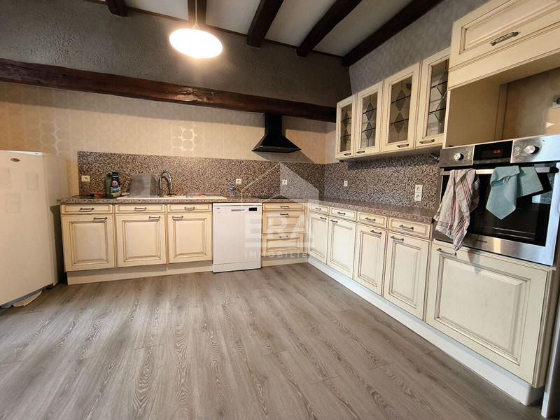 Maison - 214 m² - 6 pièces