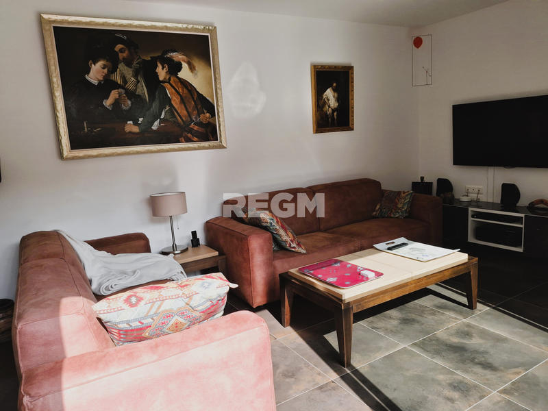 Maison - 230 m² - 9 pièces