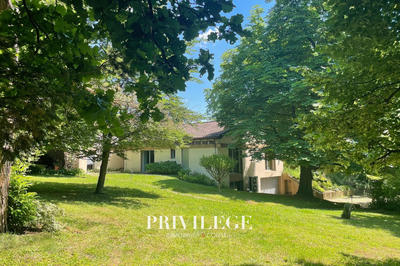 Maison - 250 m² - 7 pièces