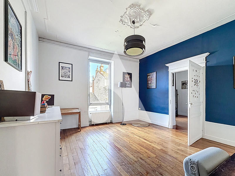 Appartement - 250 m² - 10 pièces