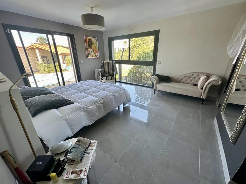 Propriété - 270 m² - 6 pièces