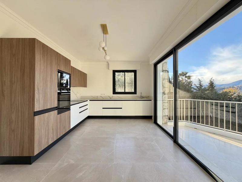 Maison - 212 m² - 7 pièces