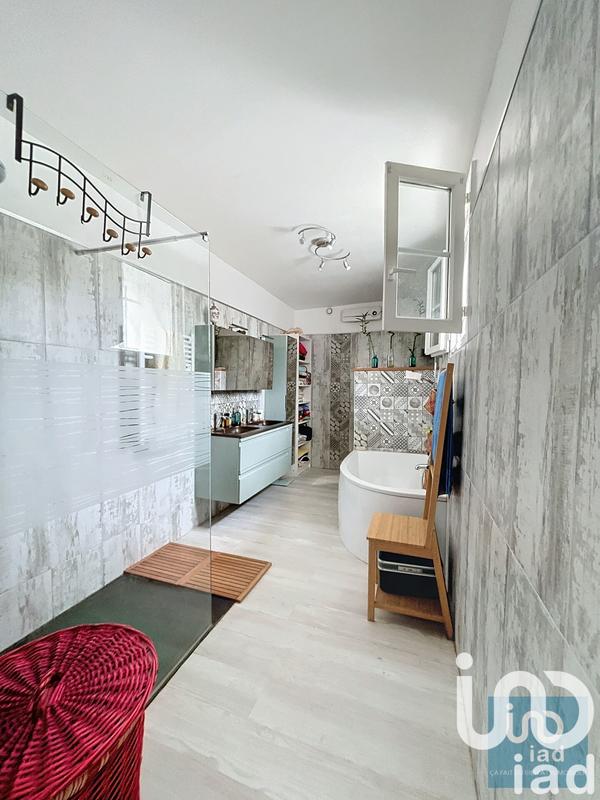 Maison - 223 m² - 8 pièces