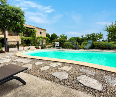 Maison - 300 m² - 7 pièces