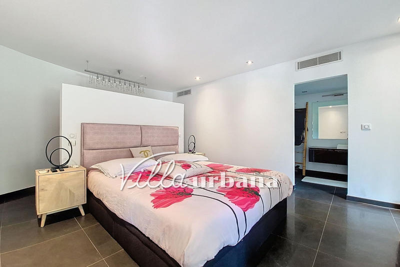 Maison - 218 m² - 6 pièces