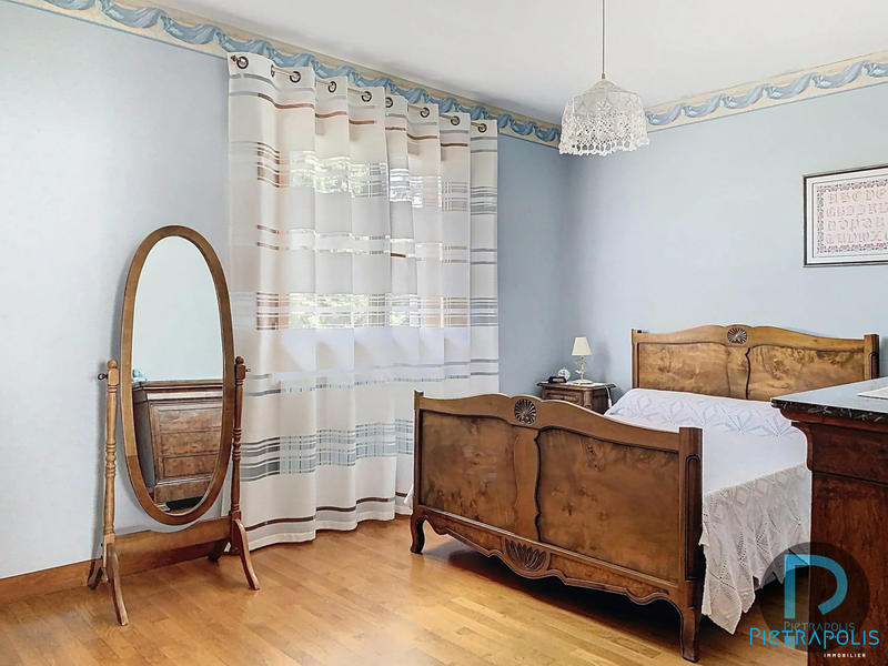 Maison - 202 m² - 6 pièces