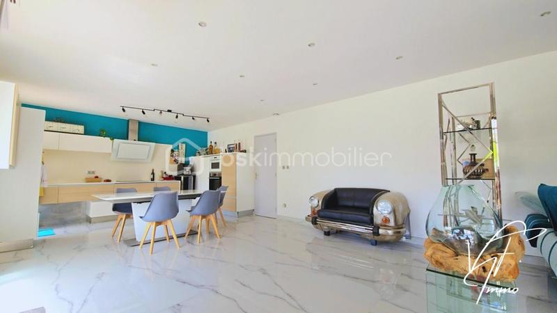 Villa - 243 m² - 8 pièces
