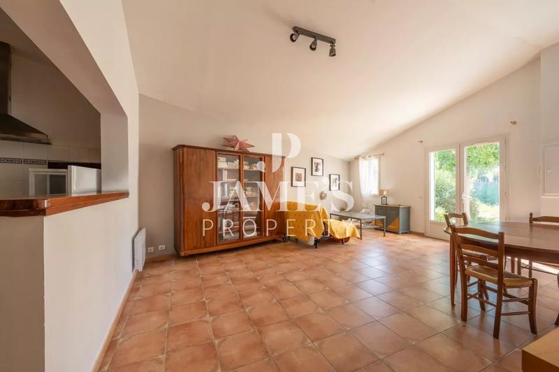 Maison - 255 m² - 3 pièces