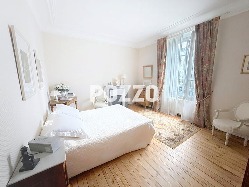 Maison - 219 m² - 8 pièces